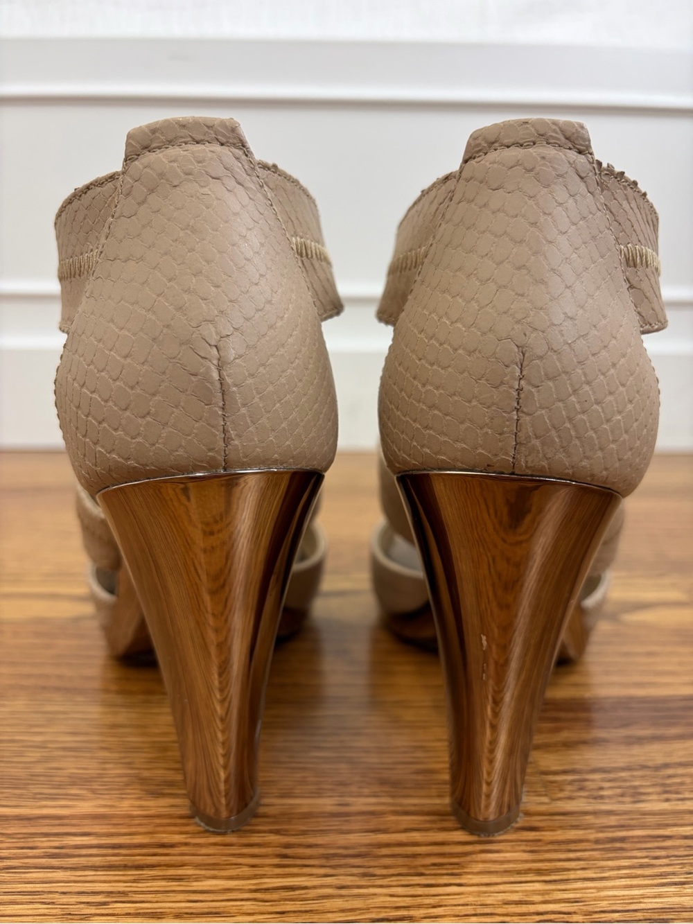 MK Berkley Snake-embossed Leather T-strap Nude Sandals (10) - Picture 6 of 9